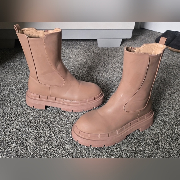 Forever 21 Unilady Boots Rubber Lug-Sole Chelsea Booties Tan Size 6.5 NWOB - Picture 5 of 9